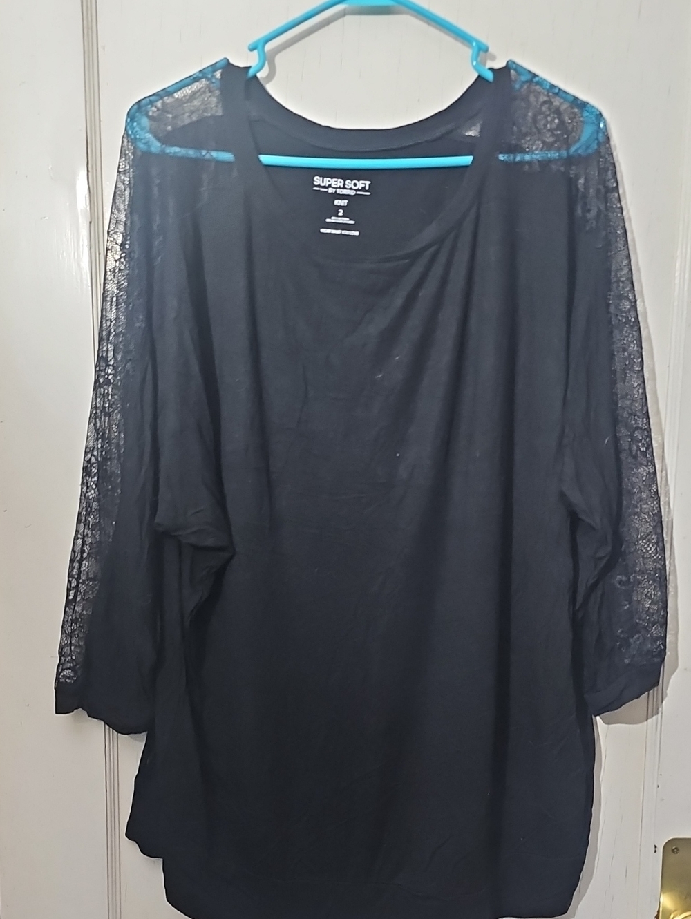 Torrid Sz 2 Black Lace-Sleeve Women’s Top